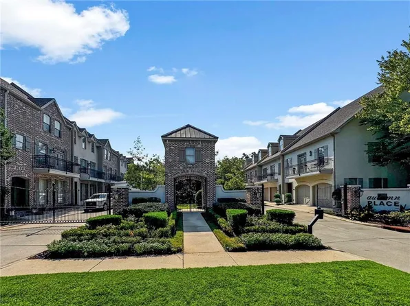 827 Autumn Pl APT 301, Mandeville, LA 70471