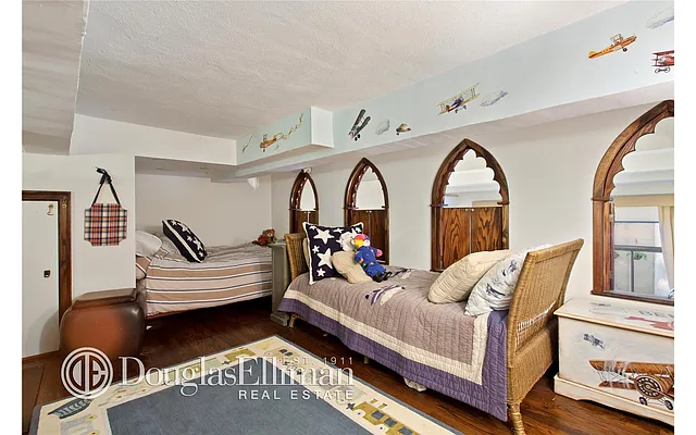 Sold by Douglas Elliman | media 18