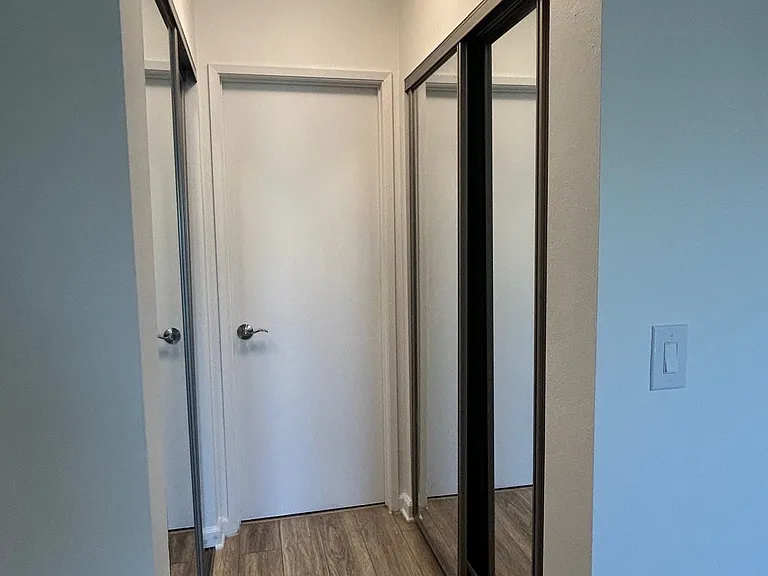 Glenoaks Apartments — Photo 20