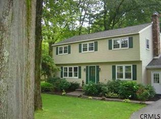 7 Lincoln Town Dr, Clifton Park, NY 12065
