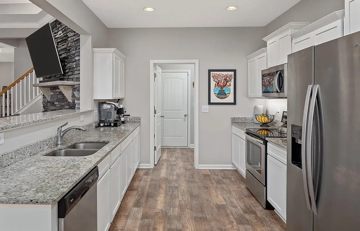 3 bed, 2118 sqft, $2,550 — Photo 2