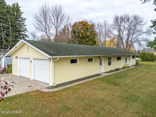 1112 Dakota Ave, Hatton, ND 58240