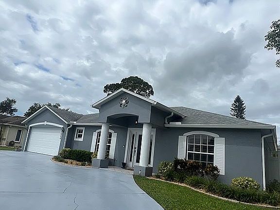 3rd image of 2924 Royal Palm Dr