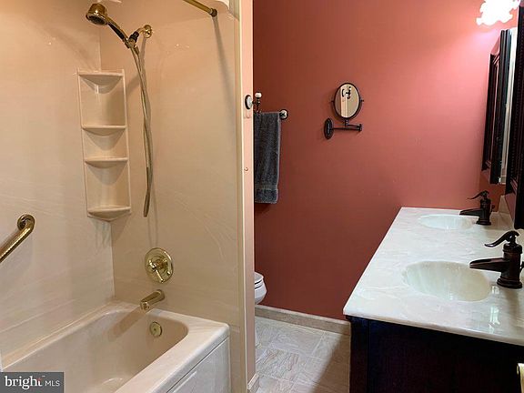 5th image of 3 Ginford Pl Unit 303