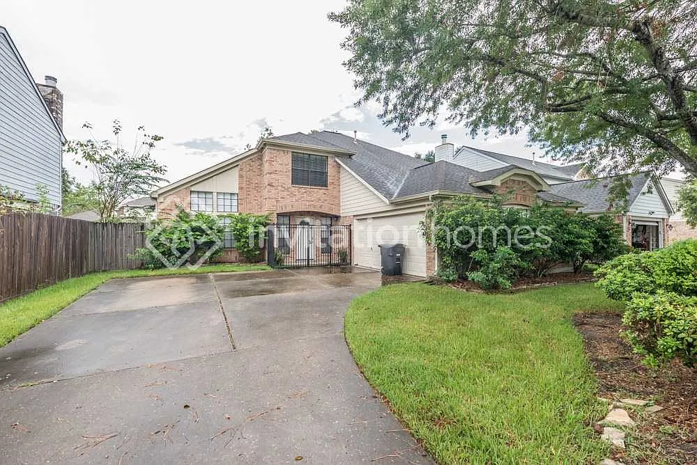 15119 Manorhill Dr Houston, TX 77062 — Photo 1