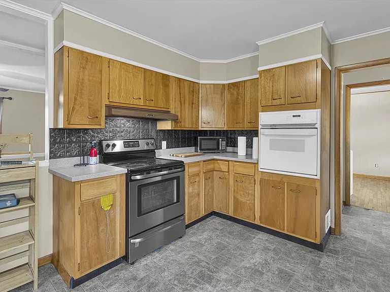 535 Wallace St — Photo 20