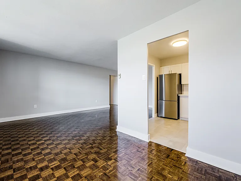 70 Park St E — Photo 9