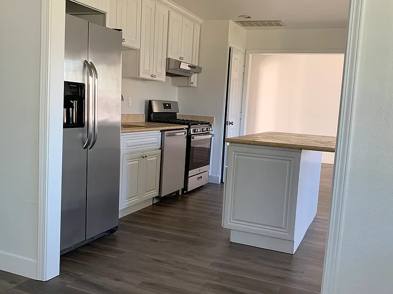 4192 Pickwick Dr — Photo 6