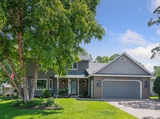 475 Oak Hill Rd, Chaska, MN 55318
