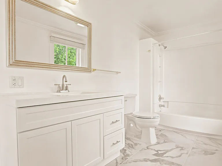 209 N Washington St — Photo 8
