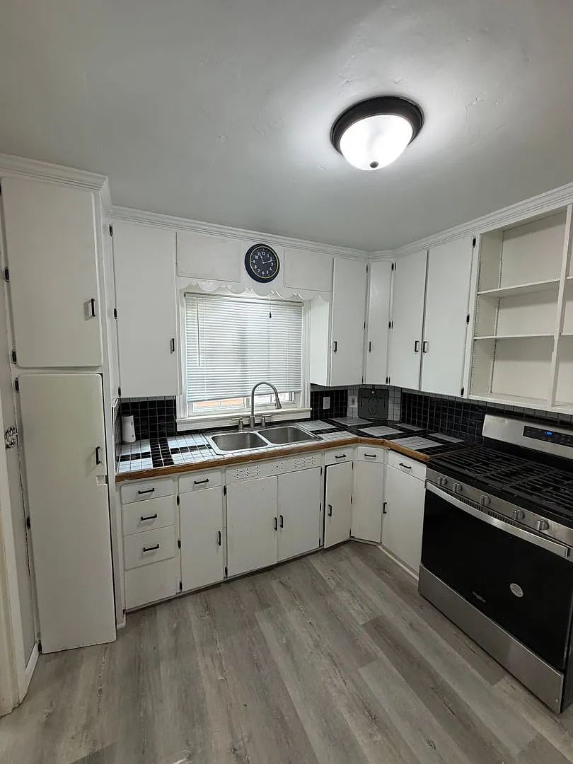 Beautifully Remodeled 3-Bedroom Home (section 8 approved) — Photo 3