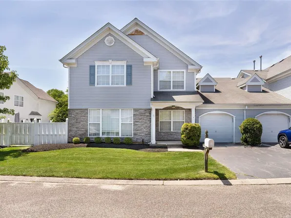 5 Robert Lane #5, Middle Island, NY 11953