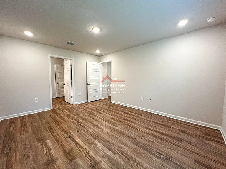 6351 Burrow Ln — Photo 11
