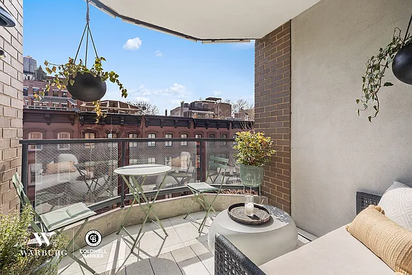 Sold by Coldwell Banker Warburg | media 22