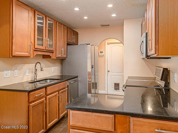 5th image of 2567 Wright Ave