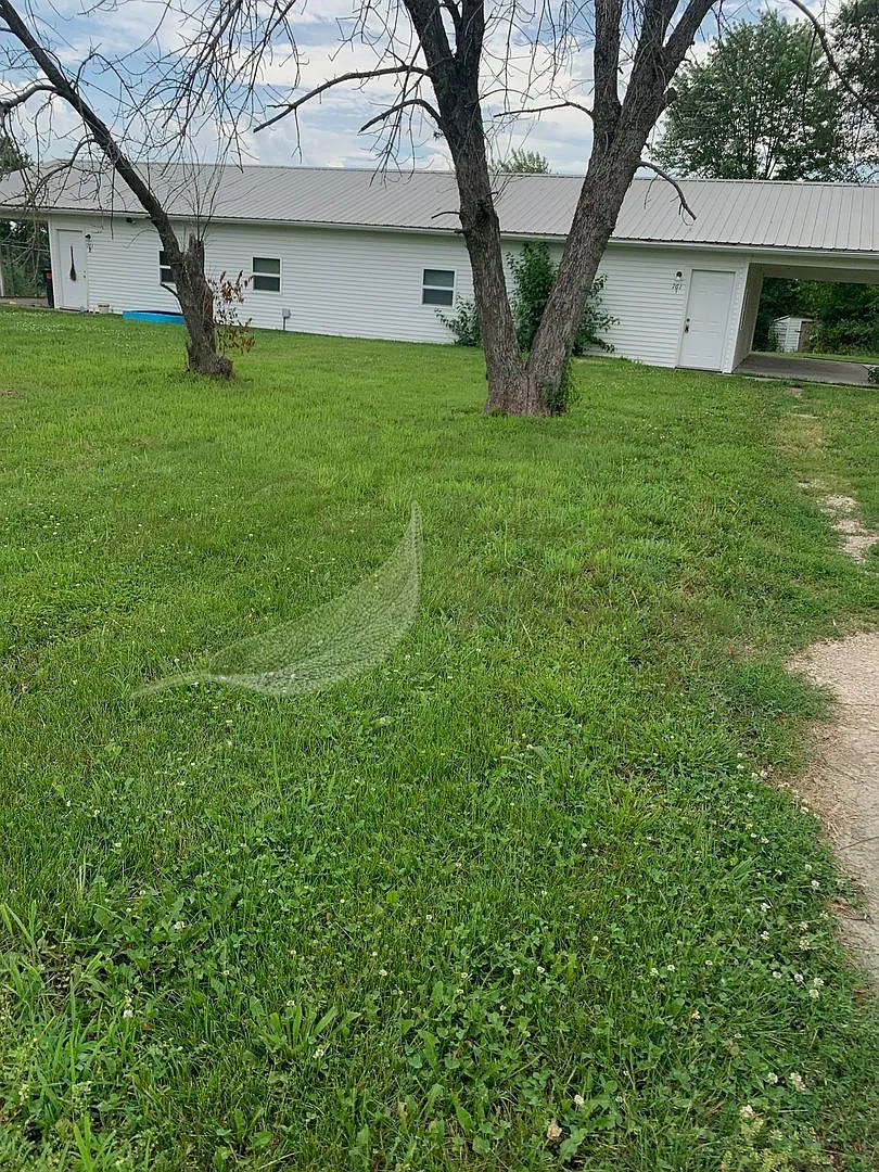 761 NE 101st Road — Photo 2
