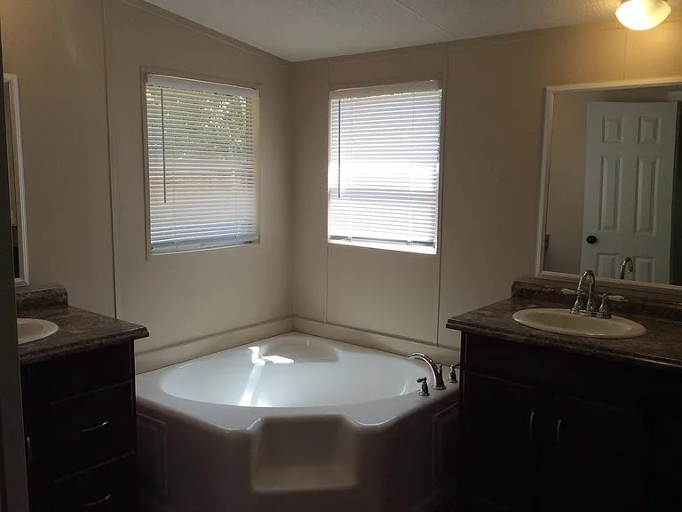 1008 Lipan Trl — Photo 10