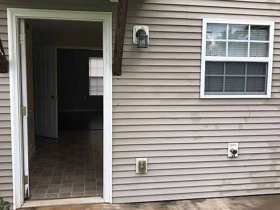 3rd image of 2513 Villa Dr NW