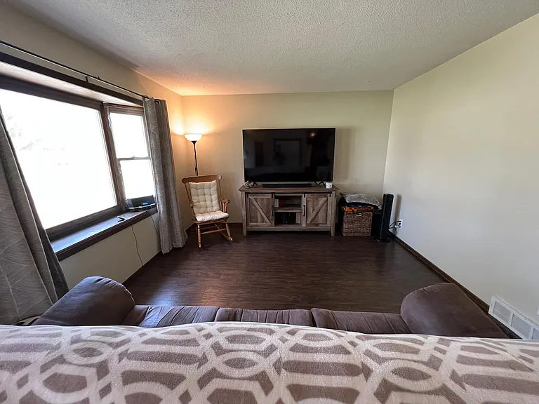 2819 Marion St — Photo 4