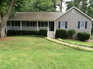 378 Walnut Dr, Woodstock, GA 30189