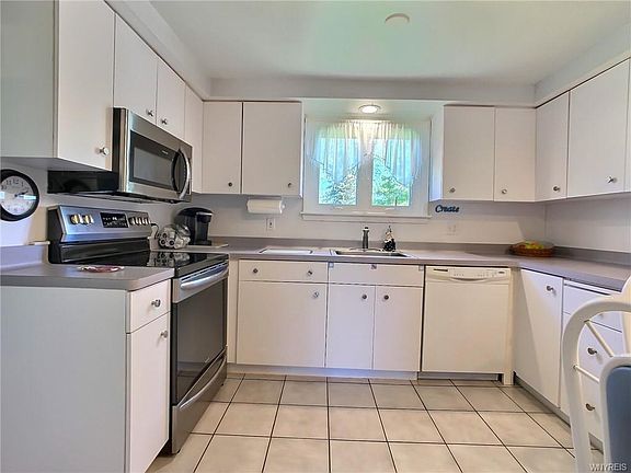 3rd image of 171 Sagewood Ter