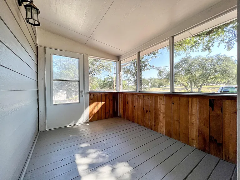 668 Creekside Dr — Photo 6