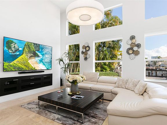4th image of 954 Sanibel Dr
