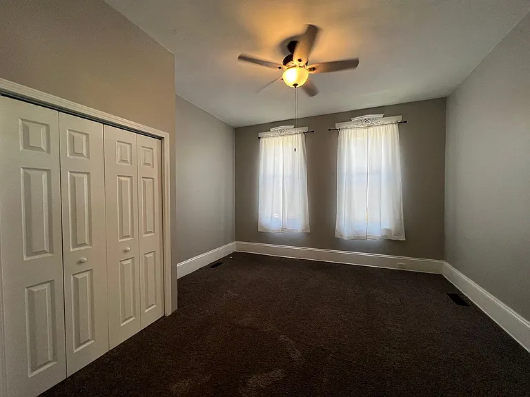 1326 Oak St — Photo 3