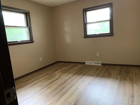5th image of 544 18th Ave N