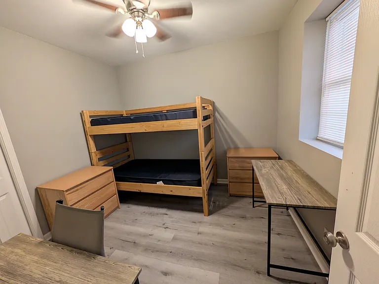 205 W Breckinridge St #8 — Photo 4