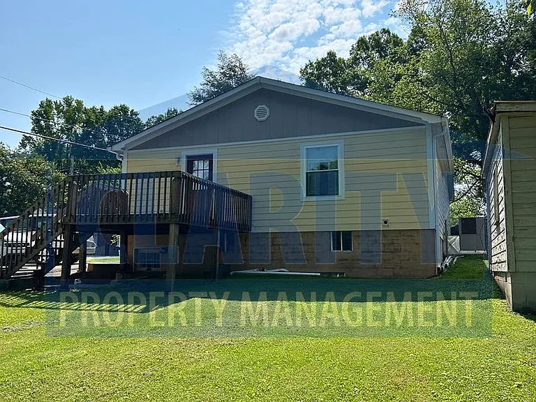 883 Harle Ave NW — Photo 4