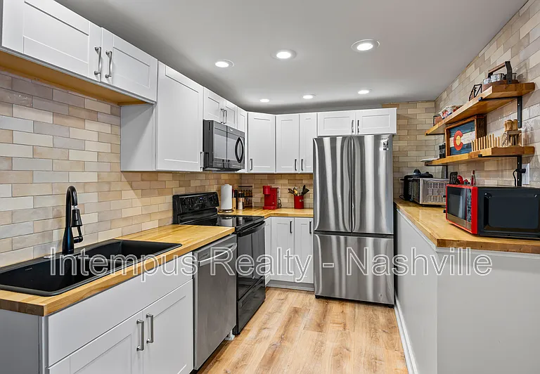 840 Lemont Dr #B — Photo 7