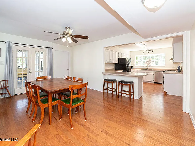 114 Menge Ave — Photo 14