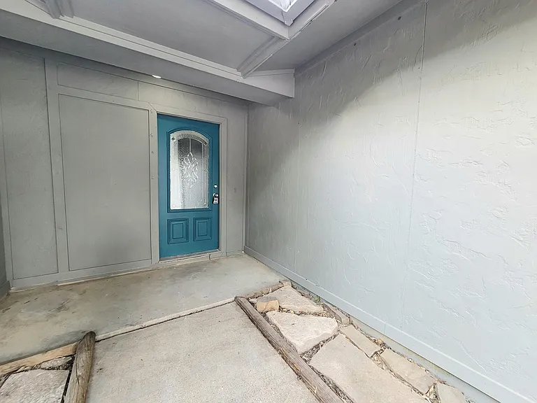 701 Salem Dr — Photo 12