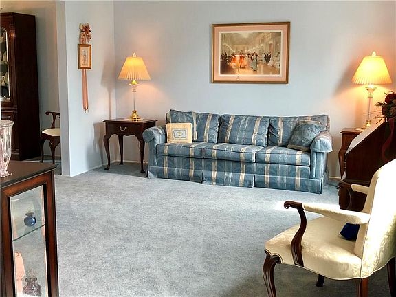 3rd image of 18 Blackwell Ln