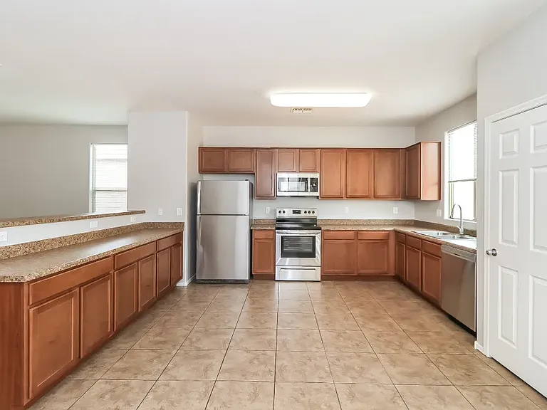 8602 W Wethersfield Rd — Photo 5