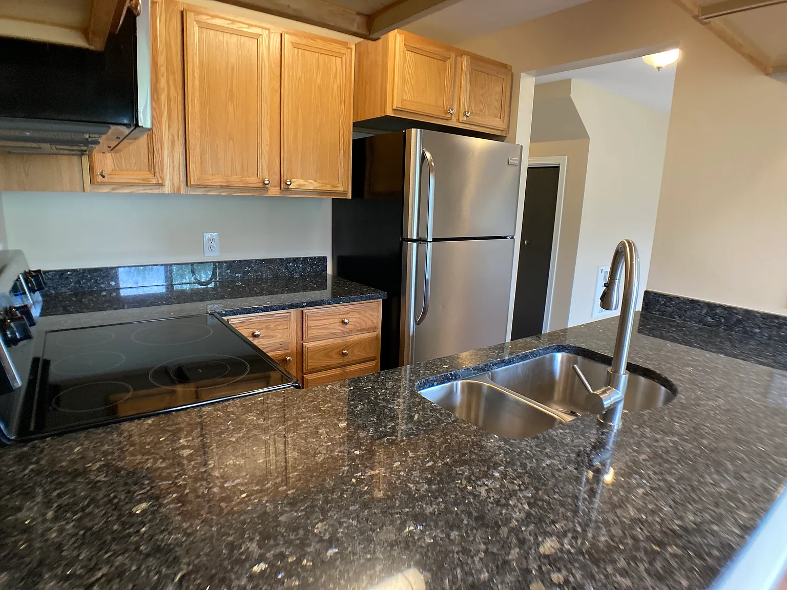 3 bed, 1300 sqft, $2,495 — Photo 2