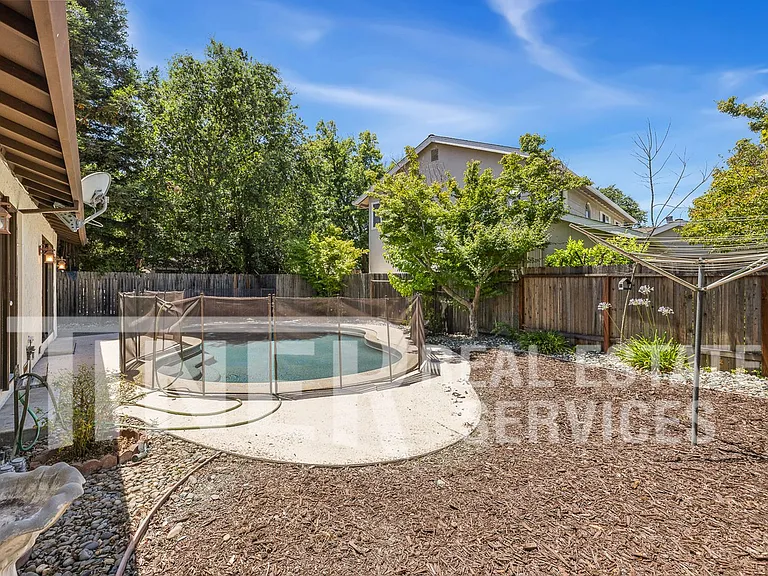 1721 Oakwood Dr — Photo 24