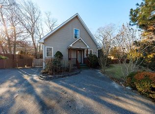 55 Oak Ave, Flanders, NY 11901