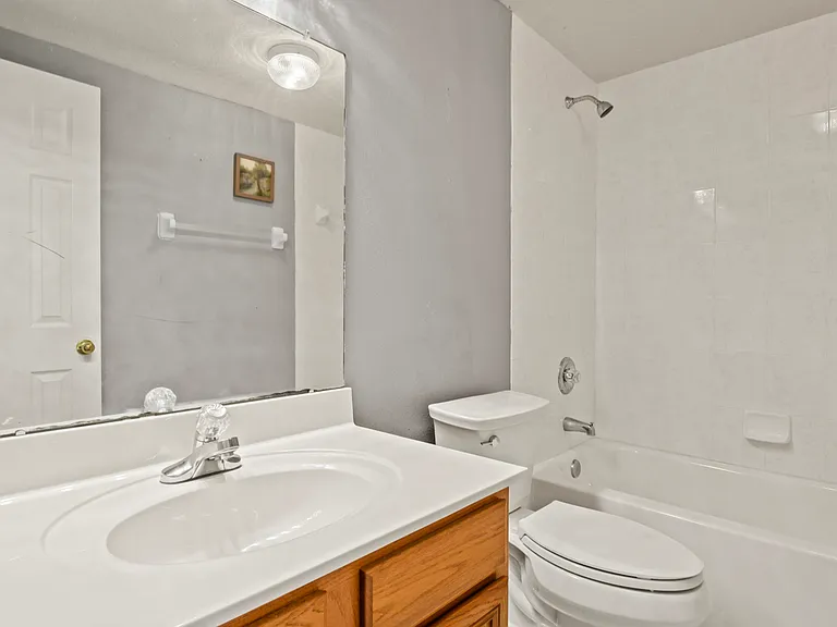 4th bath - upper level