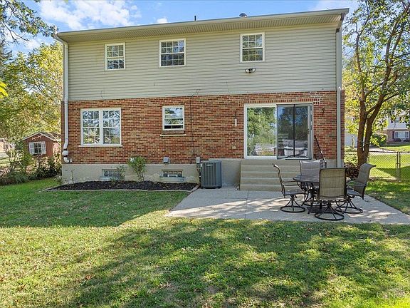 3rd image of 1077 Lanette Dr