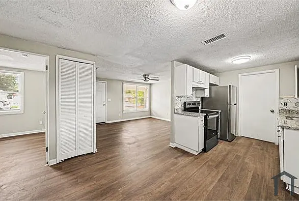 5608 E 29th Ave — Photo 11