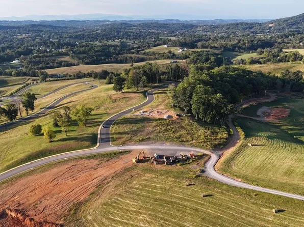 241 Ridgeline Ct, Morristown, TN 37814