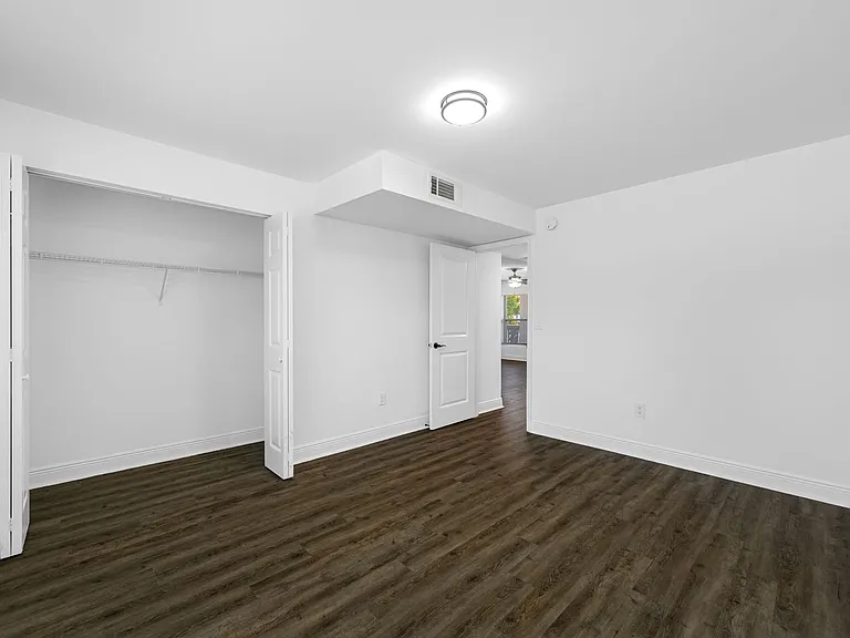 KC Flats Apartments — Photo 72