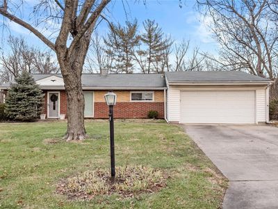 24 Country Squire Ln, Saint Louis, MO, 63146
