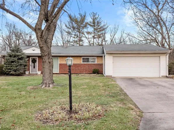 24 Country Squire Ln, Saint Louis, MO 63146