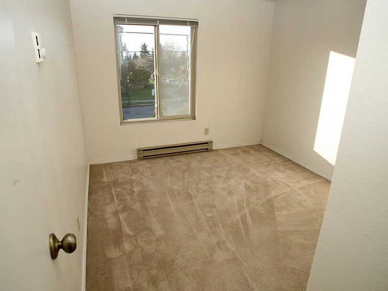 Broadview — Photo 8