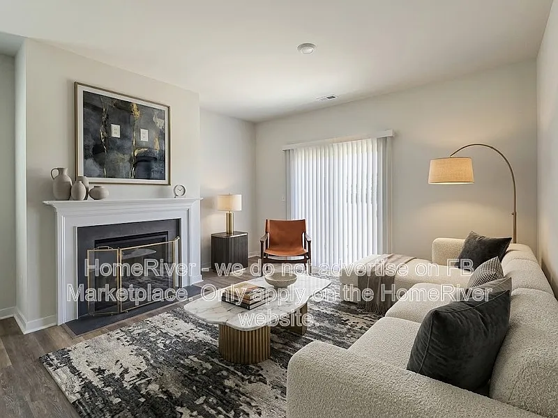 5 bed, 3.0 bath, 2368 sqft, $2,485 — Photo 2