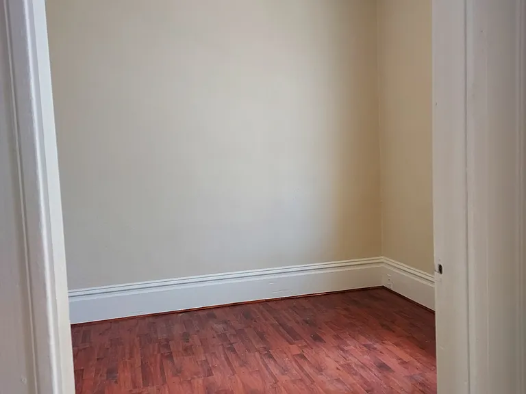 20 Sadowa St — Photo 4