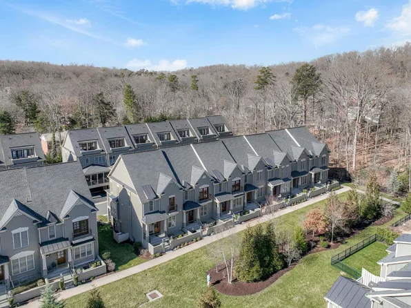 2772 Town Mews Ln, Charlottesville, VA 22901